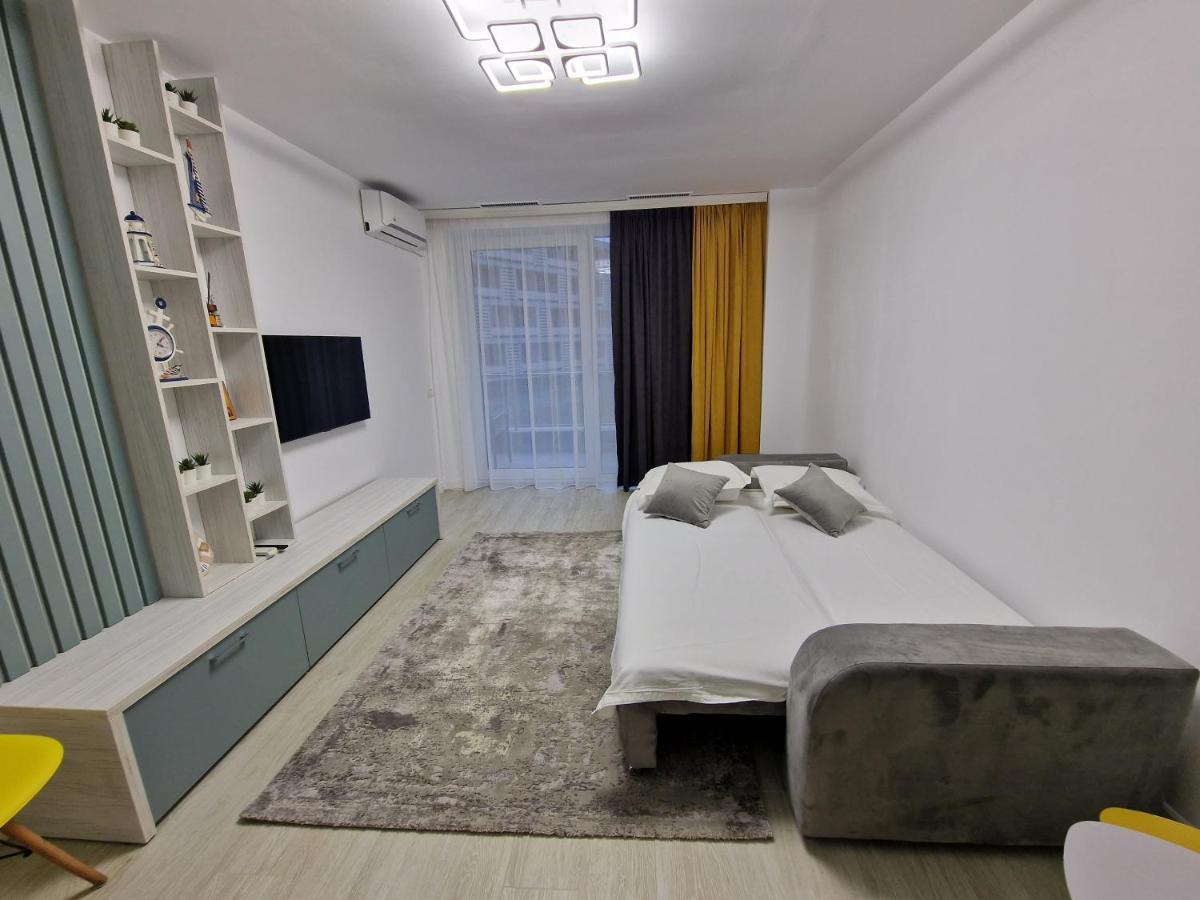 Yza Mamaia Corallia Luaran gambar