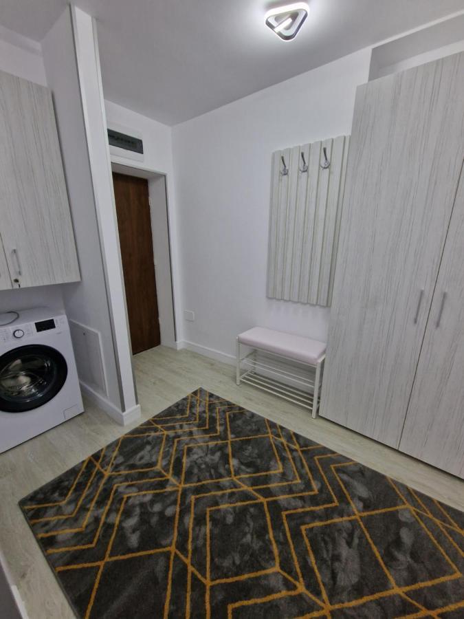 Yza Mamaia Corallia Luaran gambar